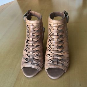 Tan Vince Camuto Leather Wedge Heel Sandals (size 4)
